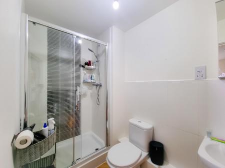 2 bedroom Flat to let in St Albans Road, Watford, WD17