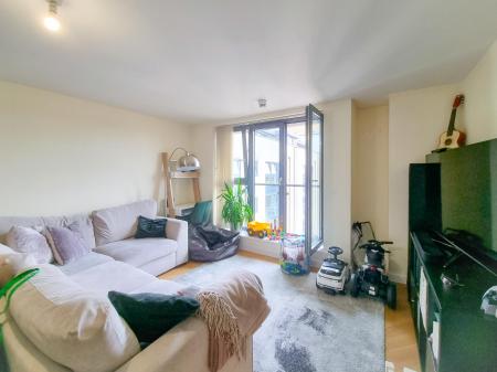 2 bedroom Flat to let in St Albans Road, Watford, WD17