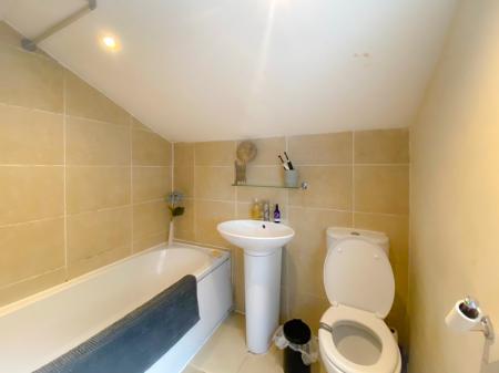 2 bedroom Terraced House to let in Garfield Street, Nth Wat, Watford, WD24