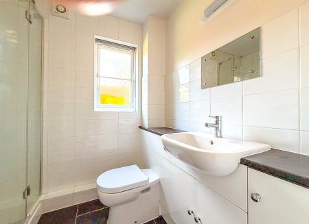 1 bedroom Flat to let in Ebury Road, Watford, WD17