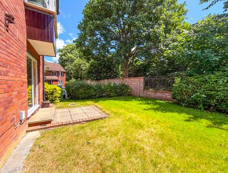 1 bedroom Flat to let in Ebury Road, Watford, WD17