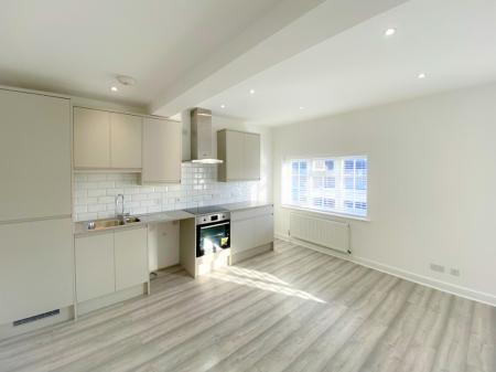 1 bedroom Flat to let in Kensington Avenue, Watford, WD18