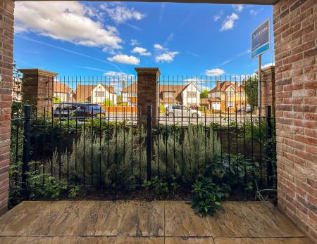 1 bedroom Flat to let in St Albans Road, Watford, WD24