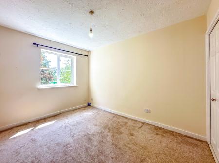 2 bedroom Flat to let in Gisburne Way, Watford, WD24