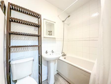 2 bedroom Flat to let in Gisburne Way, Watford, WD24