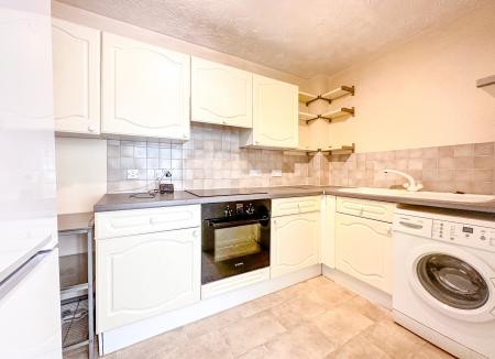 2 bedroom Flat to let in Gisburne Way, Watford, WD24