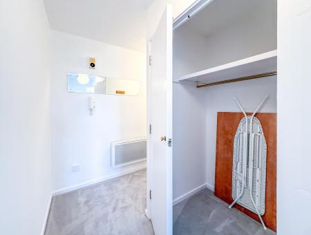 1 bedroom Flat to let in Anglian Close, Central Wat, Watford, WD24