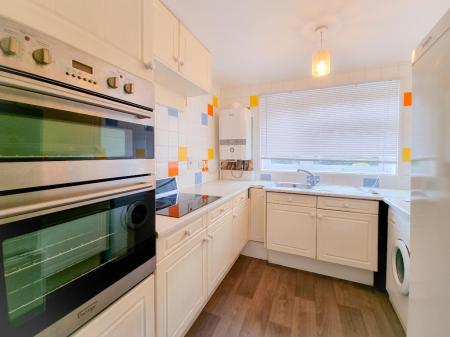 1 bedroom Flat to let in Gullet Wood Road, Watford, WD25
