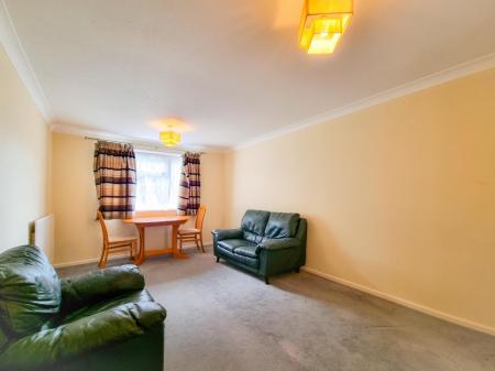 1 bedroom Flat to let in Gullet Wood Road, Watford, WD25