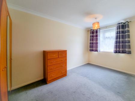 1 bedroom Flat to let in Gullet Wood Road, Watford, WD25