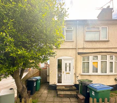 2 bedroom Flat to let in Balmoral Road, Watford, WD24