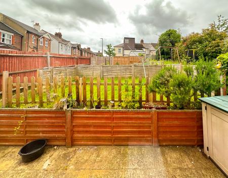 2 bedroom Flat to let in Balmoral Road, Watford, WD24