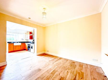 2 bedroom Flat to let in Balmoral Road, Watford, WD24
