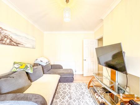 2 bedroom Flat to let in Balmoral Road, Watford, WD24