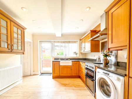 2 bedroom Flat to let in Balmoral Road, Watford, WD24