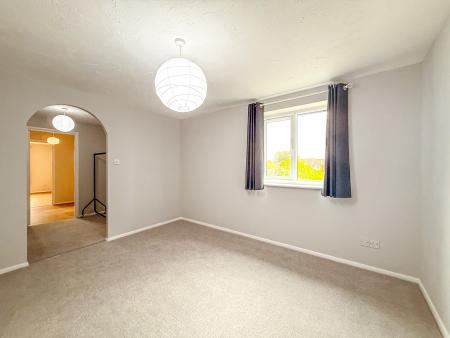 2 bedroom Flat to let in Pioneer Way, Watford, WD18