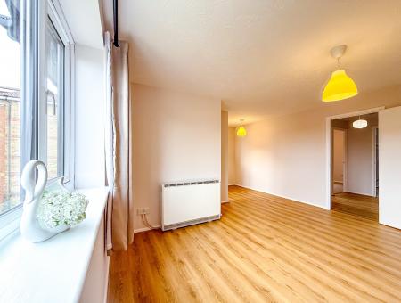 2 bedroom Flat to let in Pioneer Way, Watford, WD18
