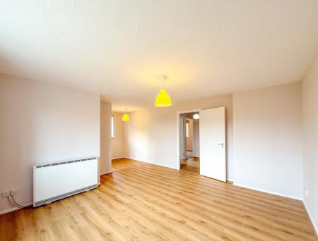 2 bedroom Flat to let in Pioneer Way, Watford, WD18