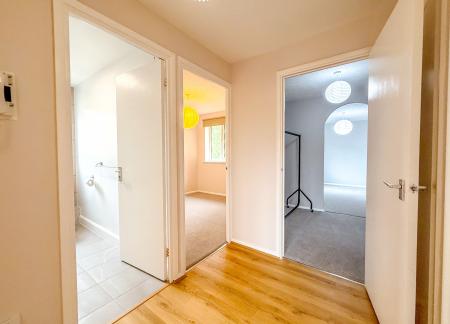 2 bedroom Flat to let in Pioneer Way, Watford, WD18