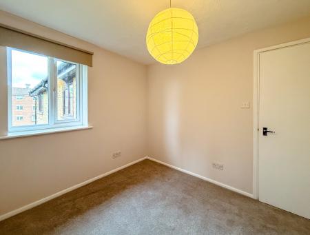 2 bedroom Flat to let in Pioneer Way, Watford, WD18