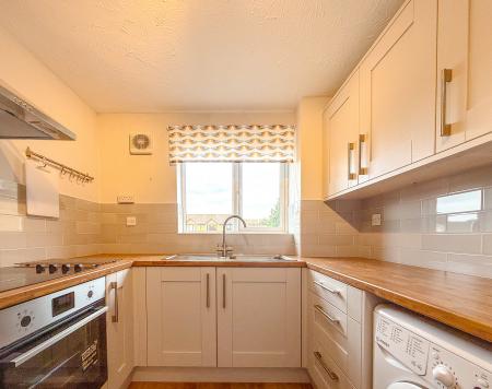 2 bedroom Flat to let in Pioneer Way, Watford, WD18