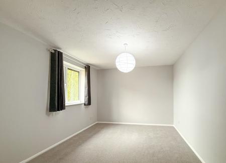 2 bedroom Flat to let in Pioneer Way, Watford, WD18