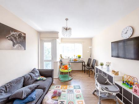 2 bedroom Flat to let in Northridge Way, Hemel, Watford, HP1