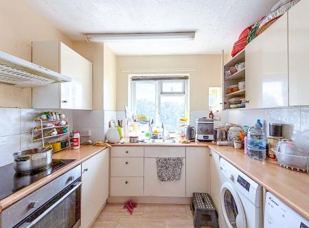 2 bedroom Flat to let in Northridge Way, Hemel, Watford, HP1