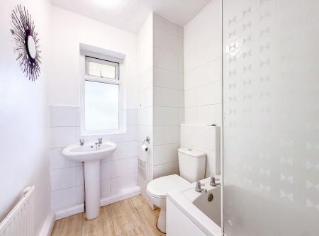 2 bedroom Flat to let in Northridge Way, Hemel, Watford, HP1