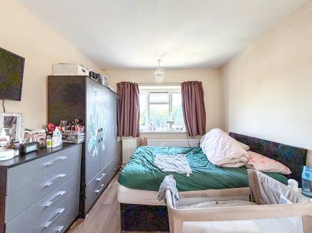 2 bedroom Flat to let in Northridge Way, Hemel, Watford, HP1