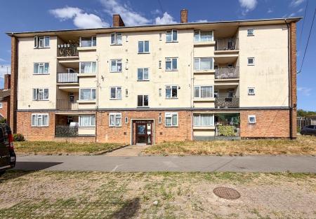 2 bedroom Flat to let in Northridge Way, Hemel, Watford, HP1