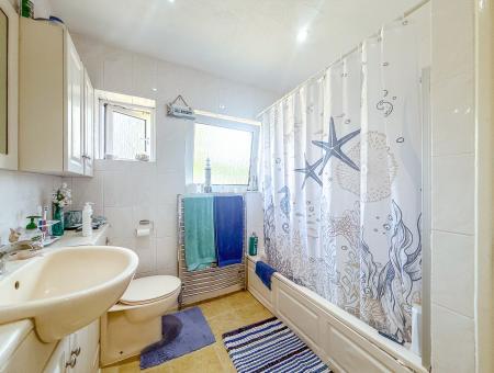 3 bedroom Semi-detached house to let in Park Avenue, Bushey, WD23