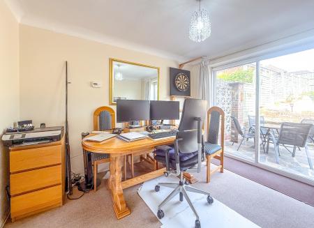 3 bedroom Semi-detached house to let in Park Avenue, Bushey, WD23