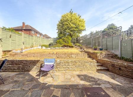 3 bedroom Semi-detached house to let in Park Avenue, Bushey, WD23