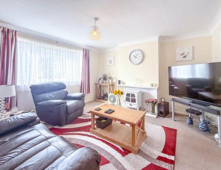 3 bedroom Semi-detached house to let in Park Avenue, Bushey, WD23