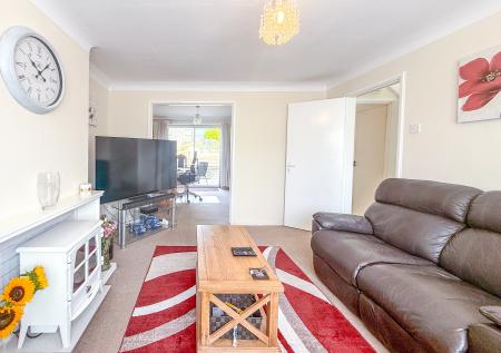 3 bedroom Semi-detached house to let in Park Avenue, Bushey, WD23