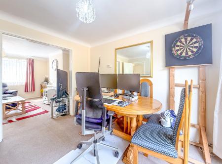 3 bedroom Semi-detached house to let in Park Avenue, Bushey, WD23