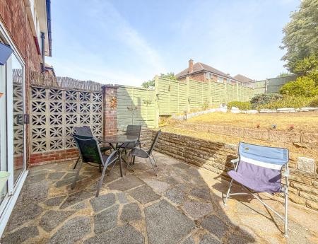 3 bedroom Semi-detached house to let in Park Avenue, Bushey, WD23