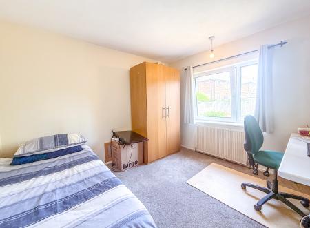 3 bedroom Semi-detached house to let in Park Avenue, Bushey, WD23