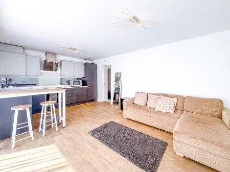 3 bedroom Flat to let in The Spinney, Nascot, Watford, WD17