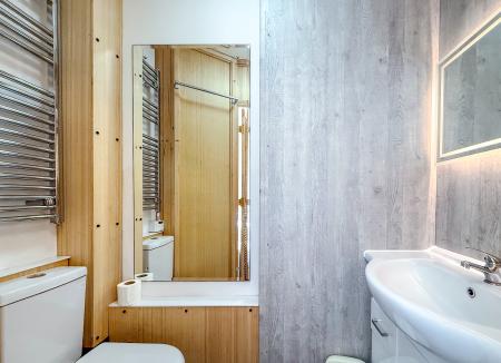 3 bedroom Flat to let in The Spinney, Nascot, Watford, WD17