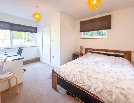 3 bedroom Flat to let in The Spinney, Nascot, Watford, WD17