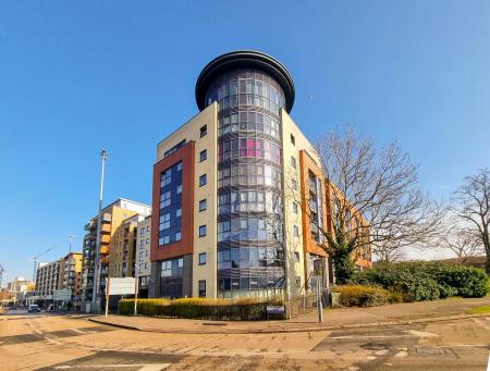 2 bedroom Flat for sale in Flanders Court, St. Albans Roa, Watford, WD17