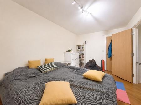 2 bedroom Flat for sale in Flanders Court, St. Albans Roa, Watford, WD17