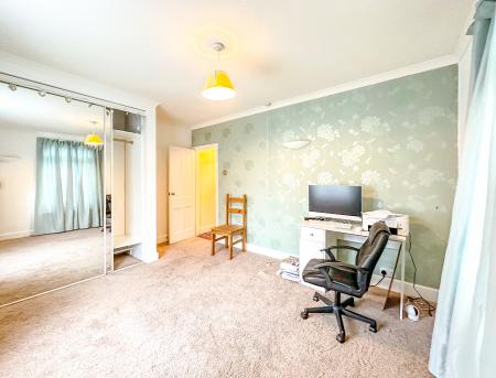 1 bedroom Flat to let in Sandringham Road, Nth Wat, Watford, WD24