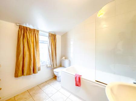 1 bedroom Flat to let in Sandringham Road, Nth Wat, Watford, WD24