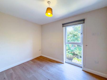 2 bedroom Flat to let in Otter Way, West Drayton, UB7