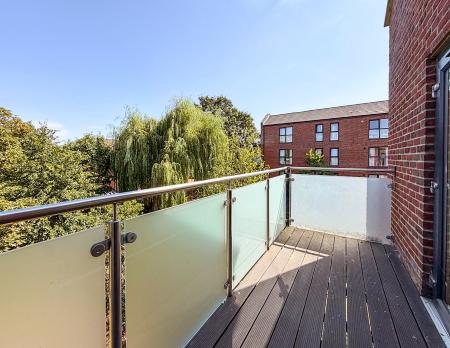 2 bedroom Flat to let in Otter Way, West Drayton, UB7