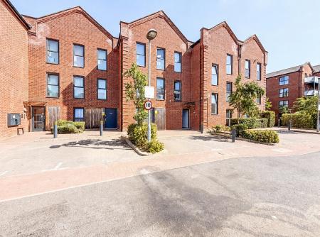 2 bedroom Flat to let in Otter Way, West Drayton, UB7