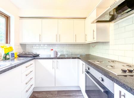 2 bedroom Maisonette to let in Herga Court, Watford, WD17